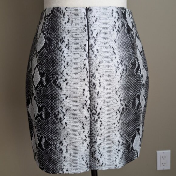 Idem Ditto faux leather snakeskin mini skirt - Picture 3 of 5